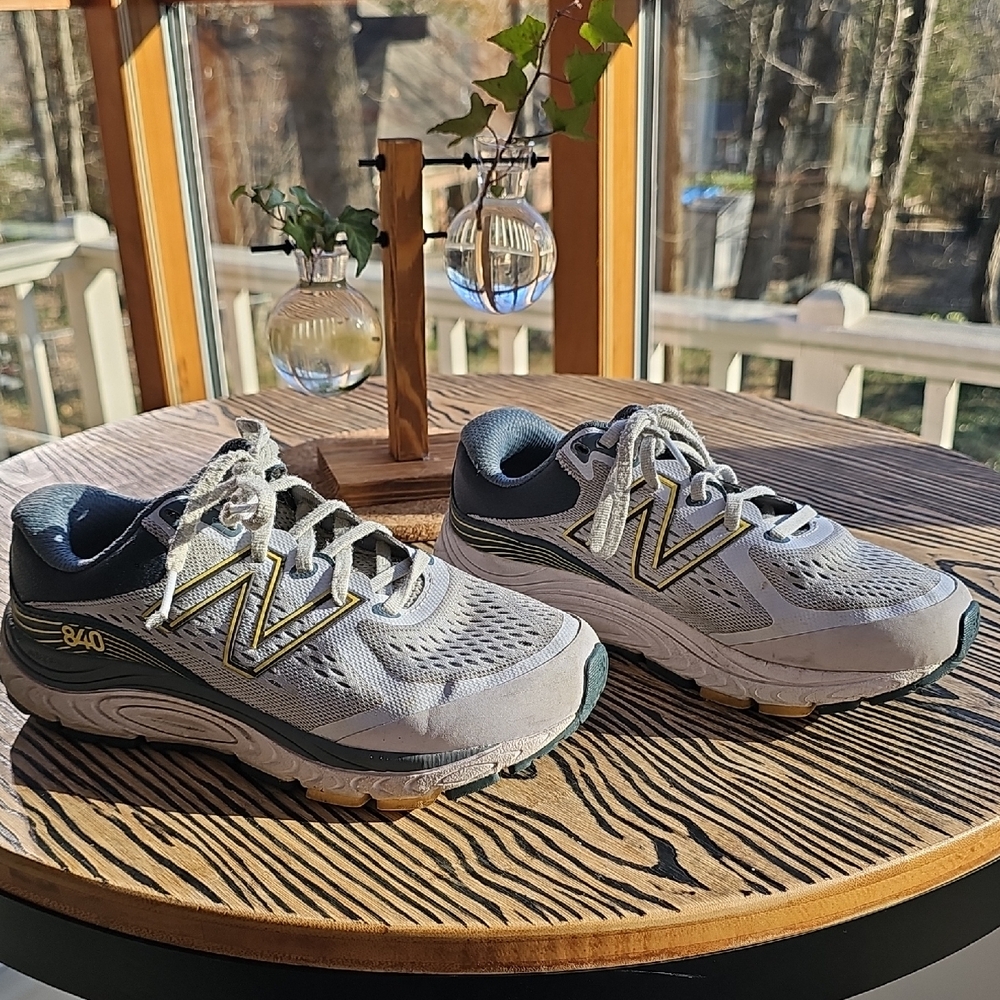 New Balance 840Abzorb Gray and White Sneakers